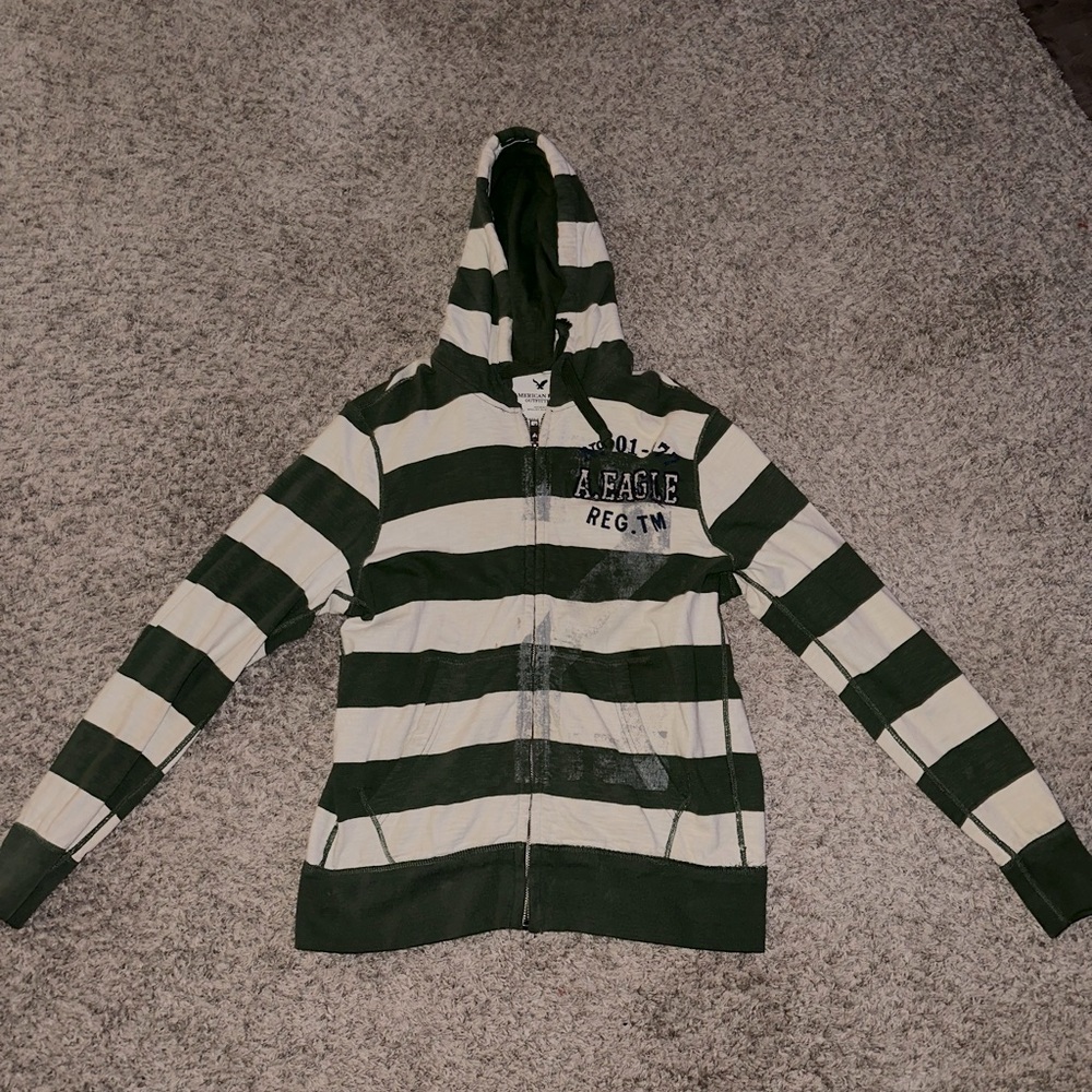 Men’s American Eagle zip up. Olive green and off-white